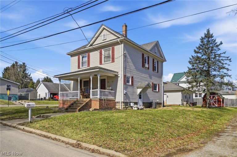 207 Harmon Avenue, Brewster, OH - Photo 2