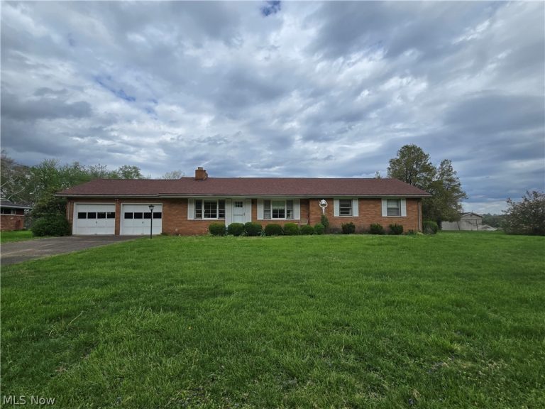 2922 Waverly Road, Williamstown, WV, 26187