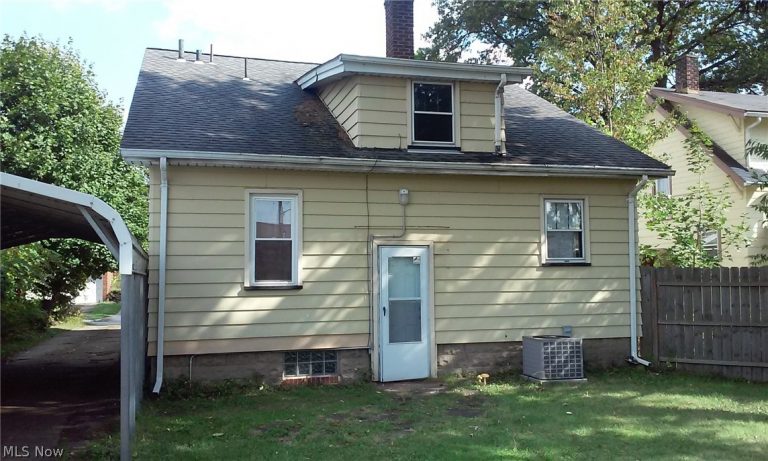 3916 Howard Street, Youngstown, OH - Photo 4