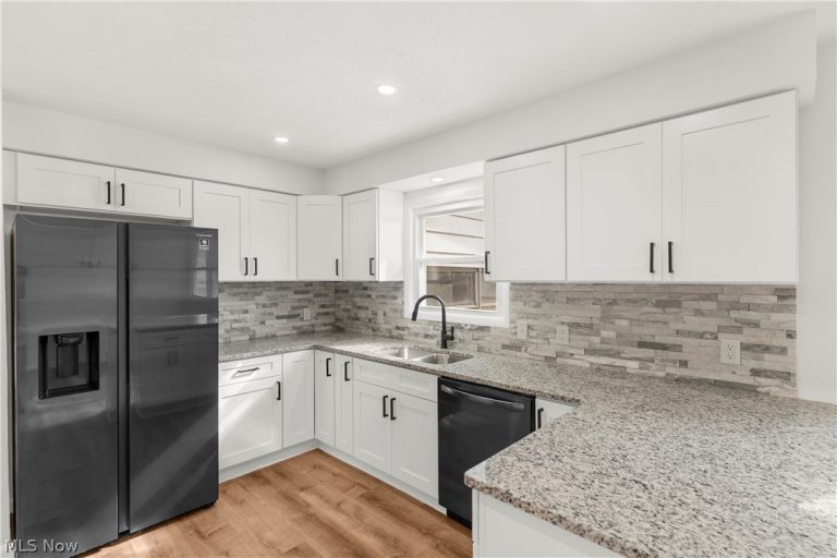 529 Warren Avenue, Niles, OH - Photo 4