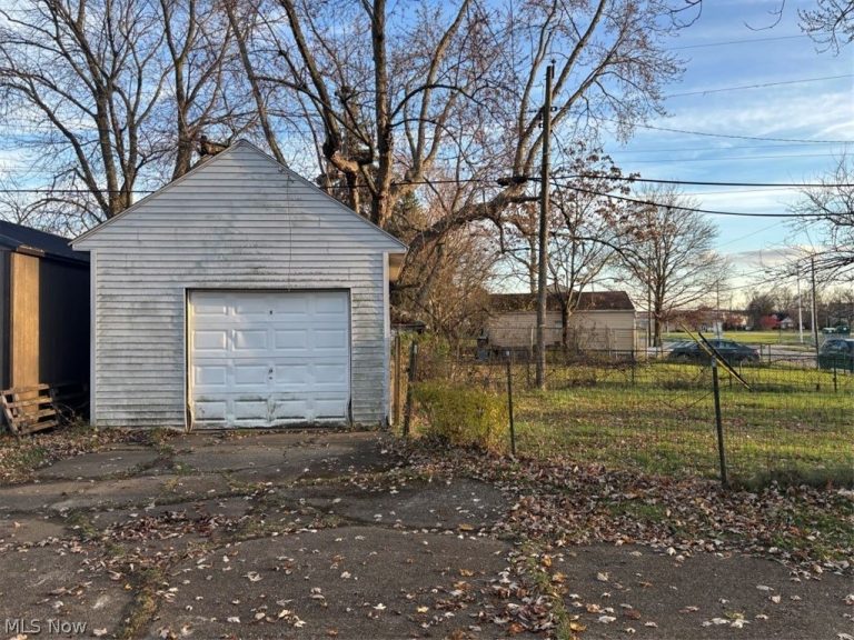 1820 Midway Avenue, Canton, OH - Photo 3