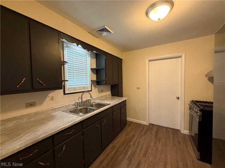 113 Creel Street, St Marys, WV - Photo 5