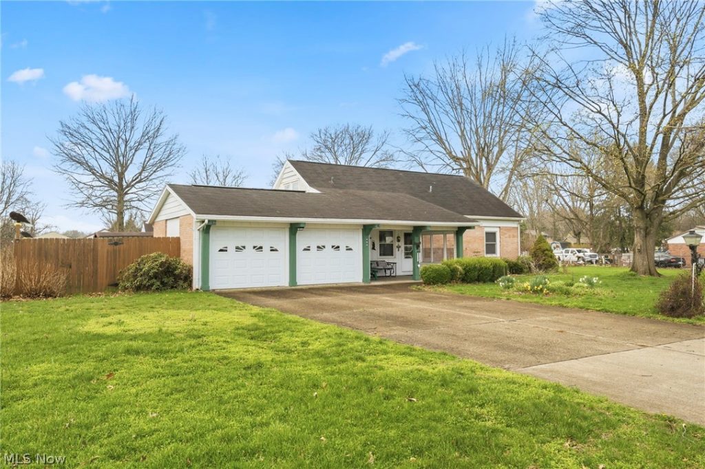 890 Huffman Square, Bolivar, OH
