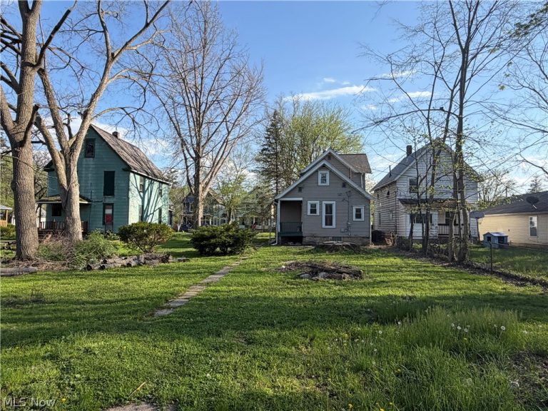 347 11th Street, Elyria, OH - Photo 5