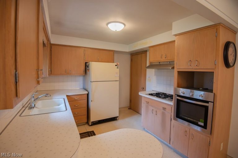 80 Hazelwood Avenue, Youngstown, OH - Photo 6