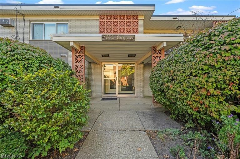 1372 Golden Gate Boulevard #B-201, Mayfield Heights, OH, 44124