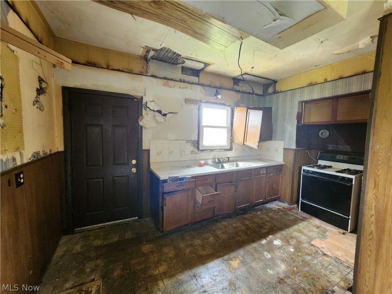 611 Cohasset Drive, Youngstown, OH - Photo 8