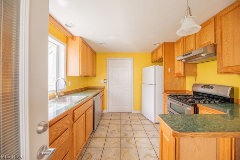 602 Frost Road, Streetsboro, OH - Photo 2