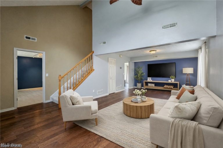 8633 Redtail Court, Macedonia, OH - Photo 4