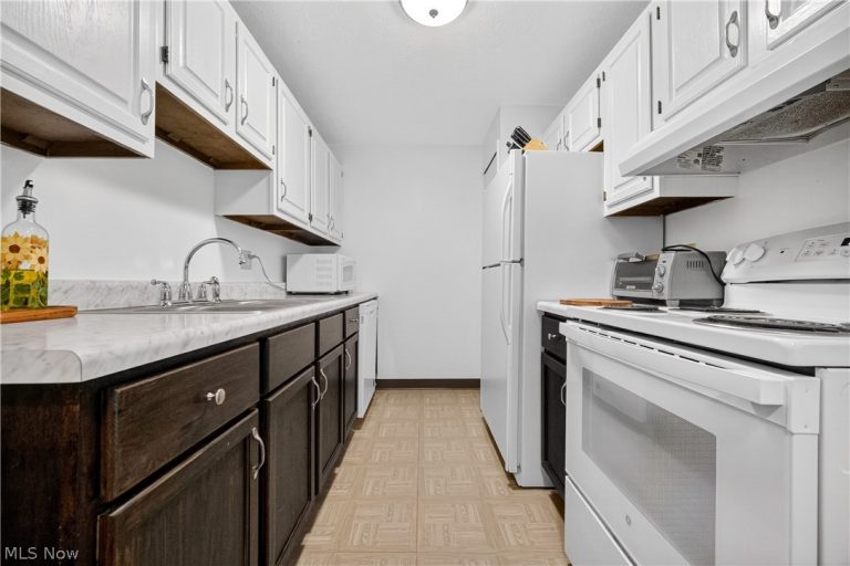 9751 Sunrise Boulevard #M10, North Royalton, OH - Photo 5