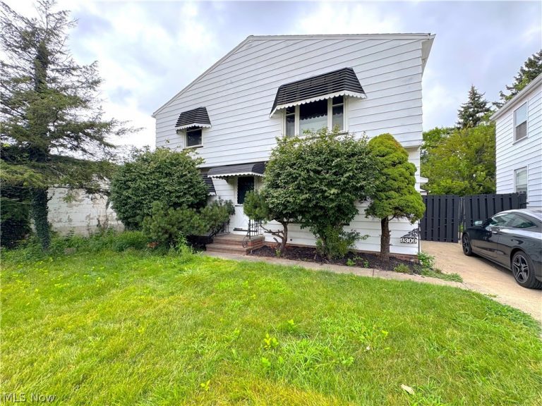 9309 Garfield Boulevard, Garfield Heights, OH - Photo 2