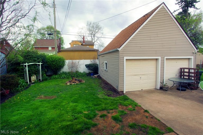 345 Roslyn Avenue, Canton, OH - Photo 8