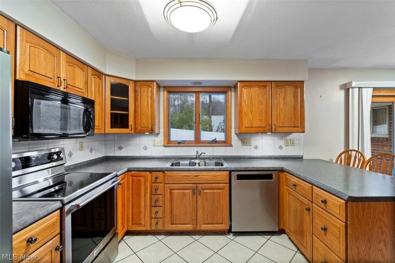 11121 Lafayette Drive, Canal Fulton, OH - Photo 8