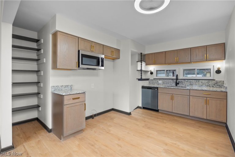 897 Livermore Lane, Elyria, OH - Photo 6