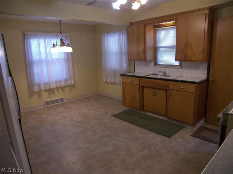 19070 Meredith Avenue, Euclid, OH - Photo 4