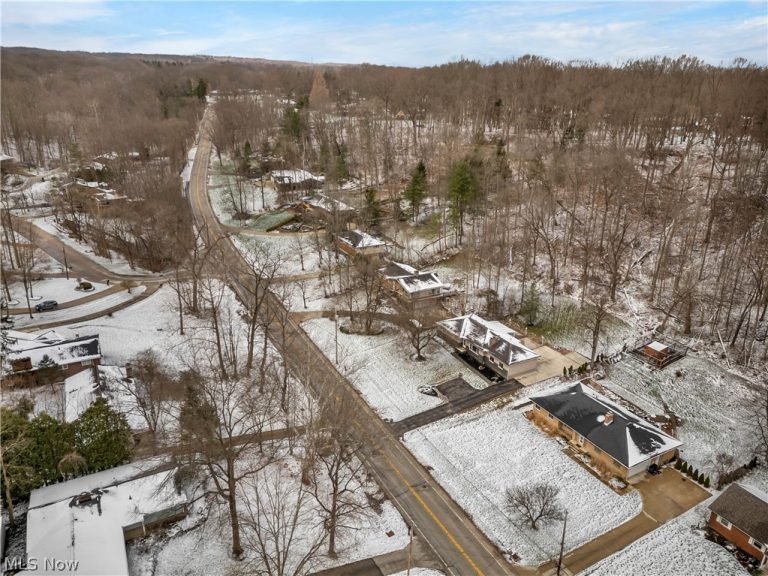 10905 Greenhaven Parkway, Brecksville, OH - Photo 5
