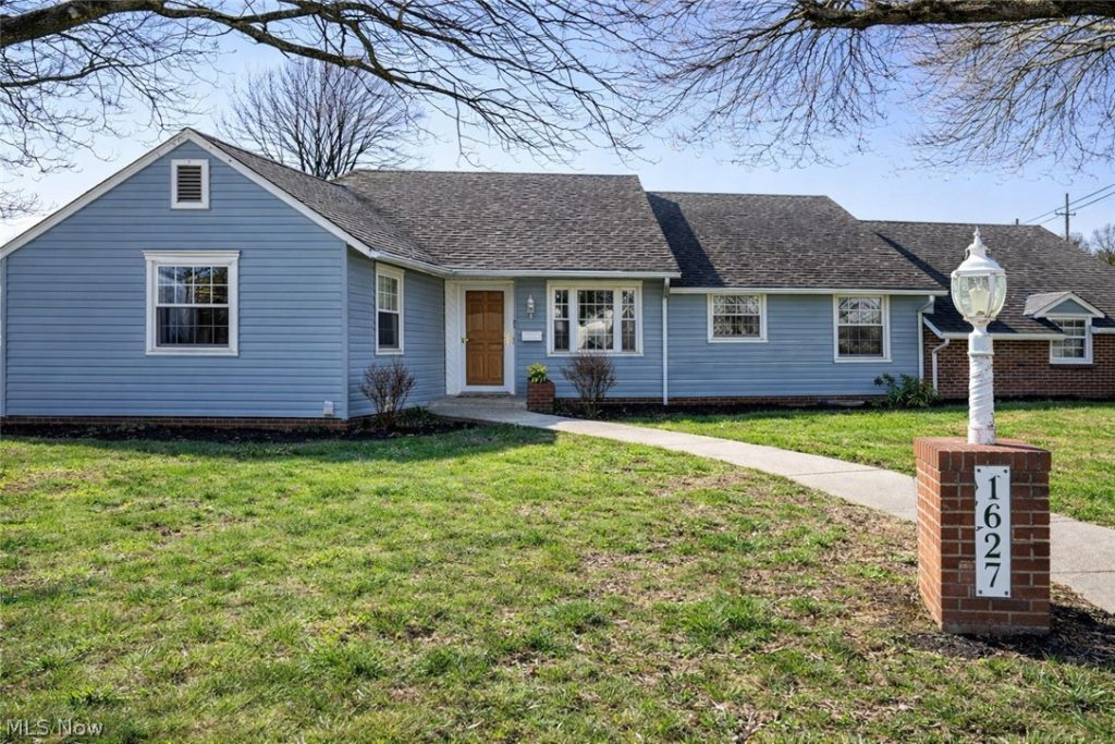 1627 Bayberry Lane, Coshocton, OH