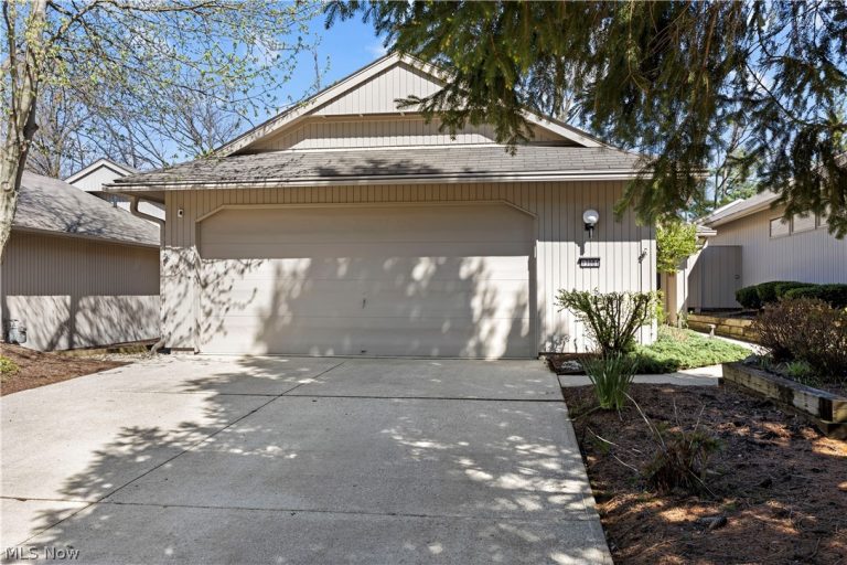 13081 Olympus Way, Strongsville, OH - Photo 3