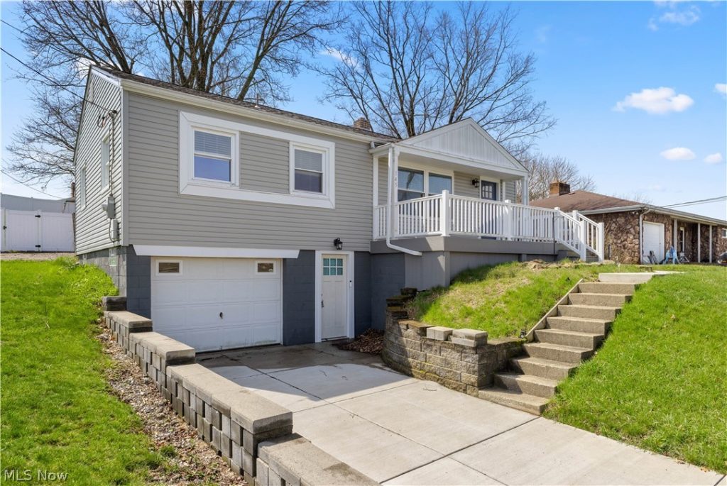 145 Locust Boulevard, Wintersville, OH