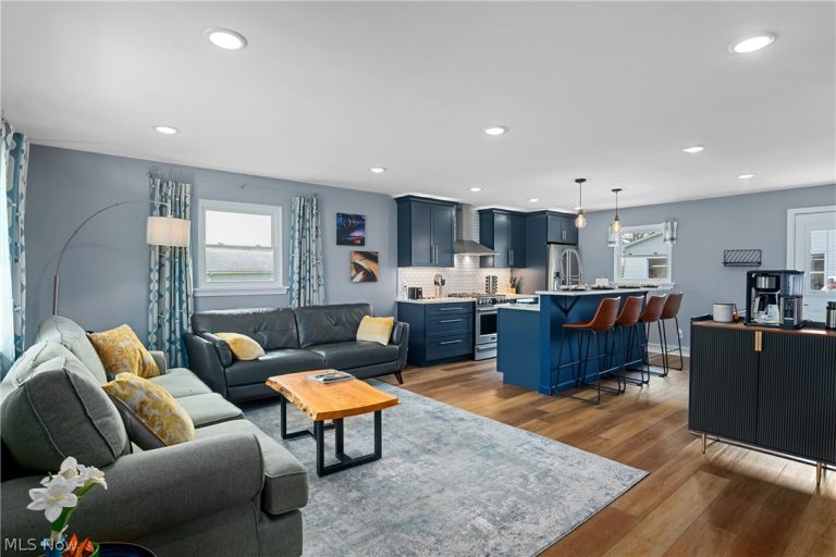 8345 Schubert Avenue, Alliance, OH - Photo 3