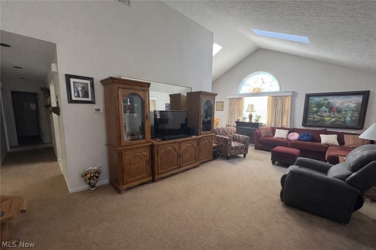 1151 Surrey Point Drive, Warren, OH - Photo 4