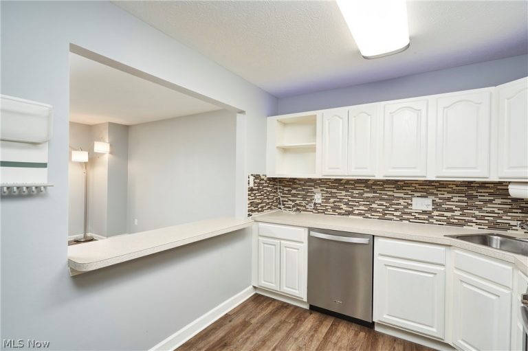 1329 Meadow Run, Copley, OH - Photo 5