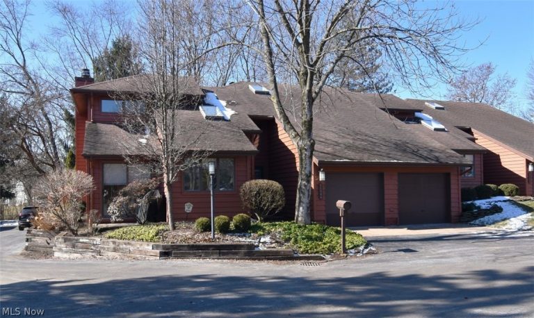 25844 Fairmount Boulevard, Beachwood, OH - Photo 2