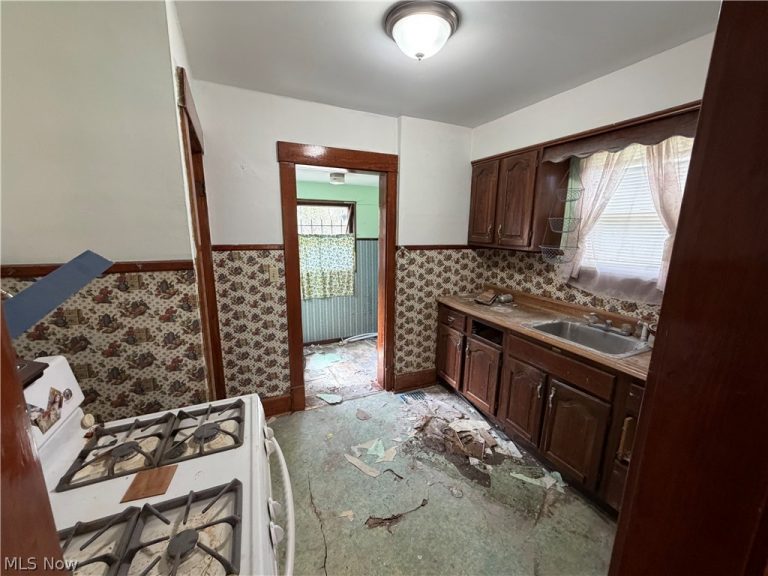 836 Stiles Avenue, Youngstown, OH - Photo 3