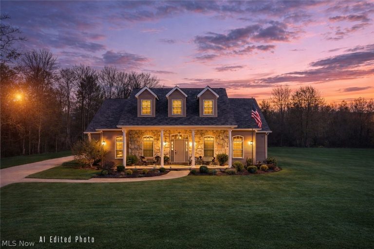 440 Kimberly Drive, Aurora, OH - Photo 2