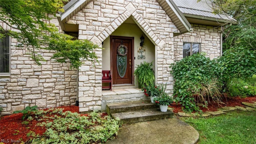6730 Dillon Hills Drive, Nashport, OH