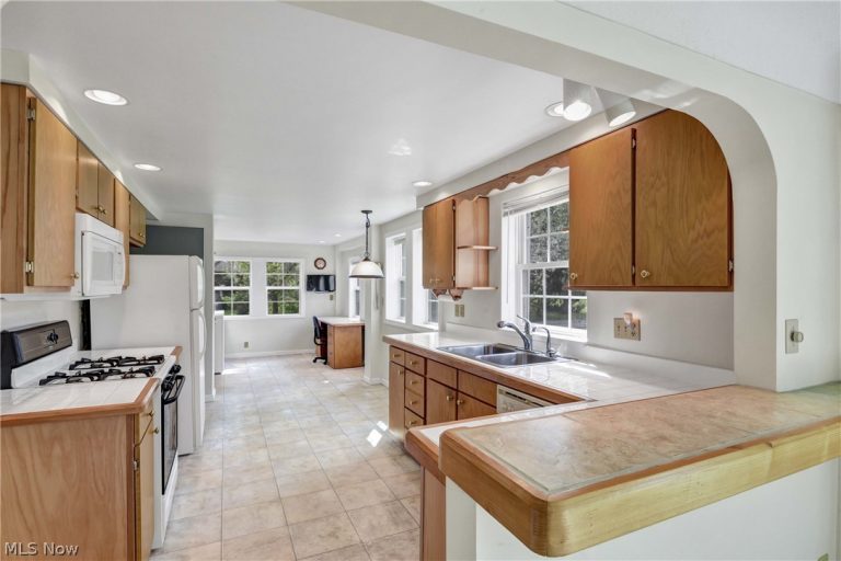 33015 Detroit Road, Avon, OH - Photo 4