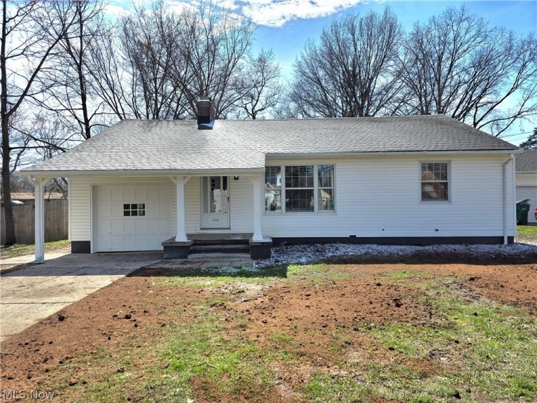 1324 Mapleview Drive, Seven Hills, OH, 44131
