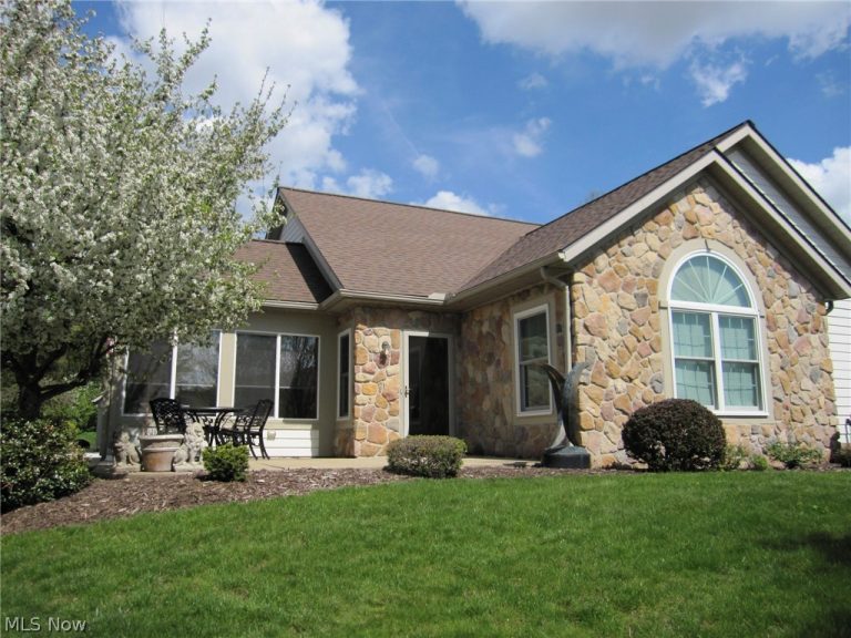 584 Crossings Circle, Tallmadge, OH - Photo 4