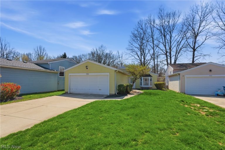 9966 Magnolia Drive, Olmsted Falls, OH - Photo 2