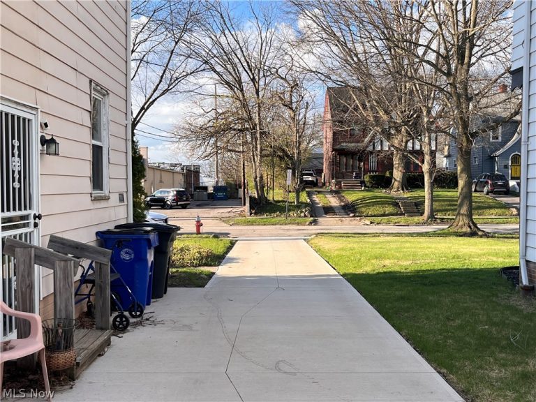 16512 Stockbridge Avenue, Cleveland, OH - Photo 3