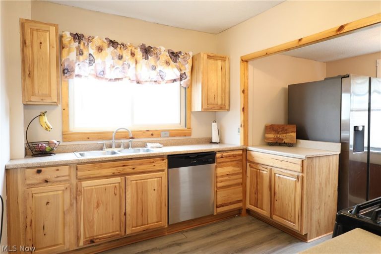 330 Central Avenue, Ravenna, OH - Photo 8