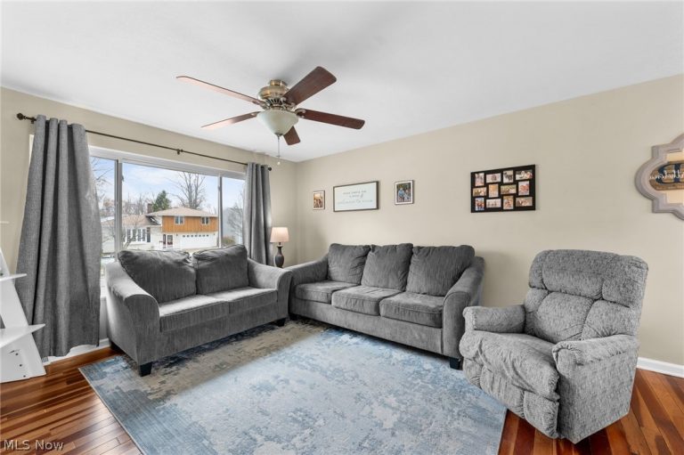 407 Ridgewood Drive, Eastlake, OH - Photo 2