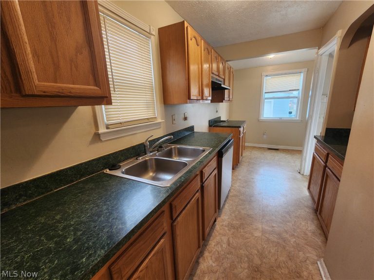 1517 Larchmont Road, Cleveland, OH - Photo 6