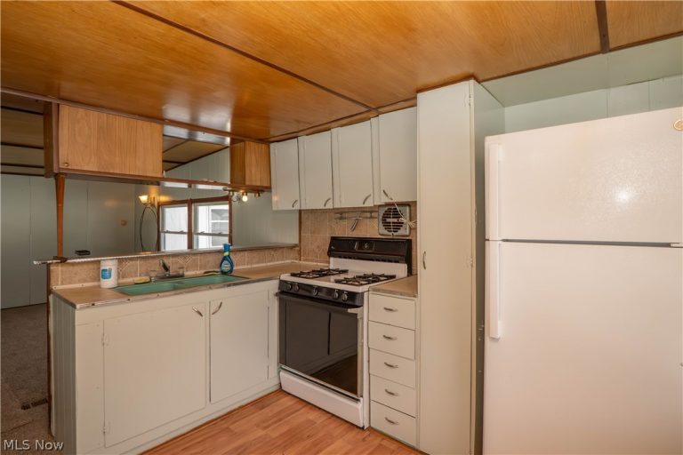 3001 Pepperhill Road, Akron, OH - Photo 8