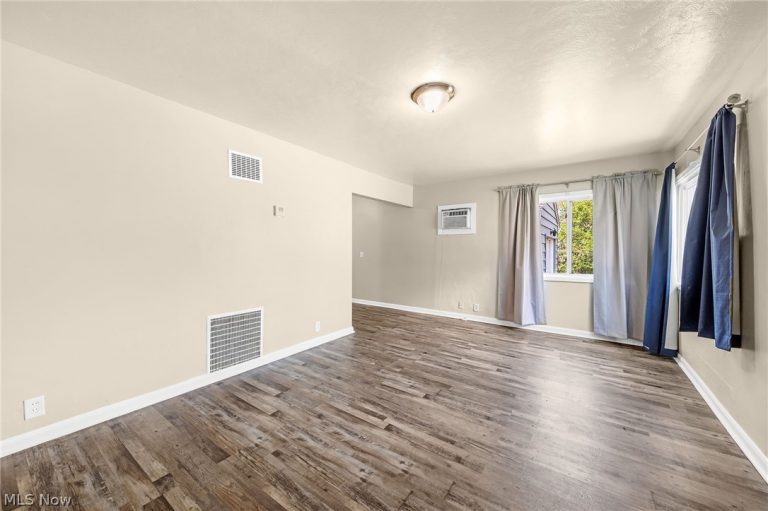 910 Ardella Avenue, Akron, OH - Photo 2