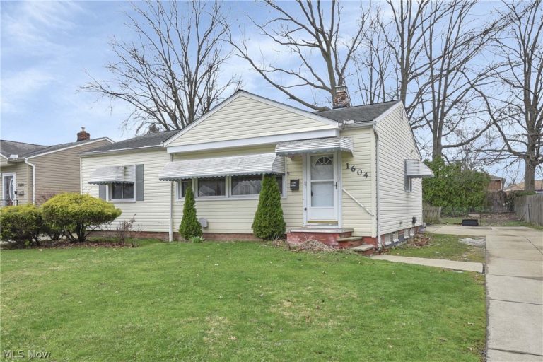 1604 Empire Road, Wickliffe, OH - Photo 3