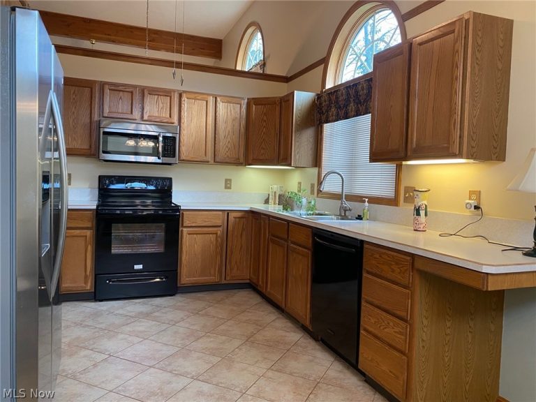 7263 Baldwin Reserve Drive, Middleburg Heights, OH - Photo 8