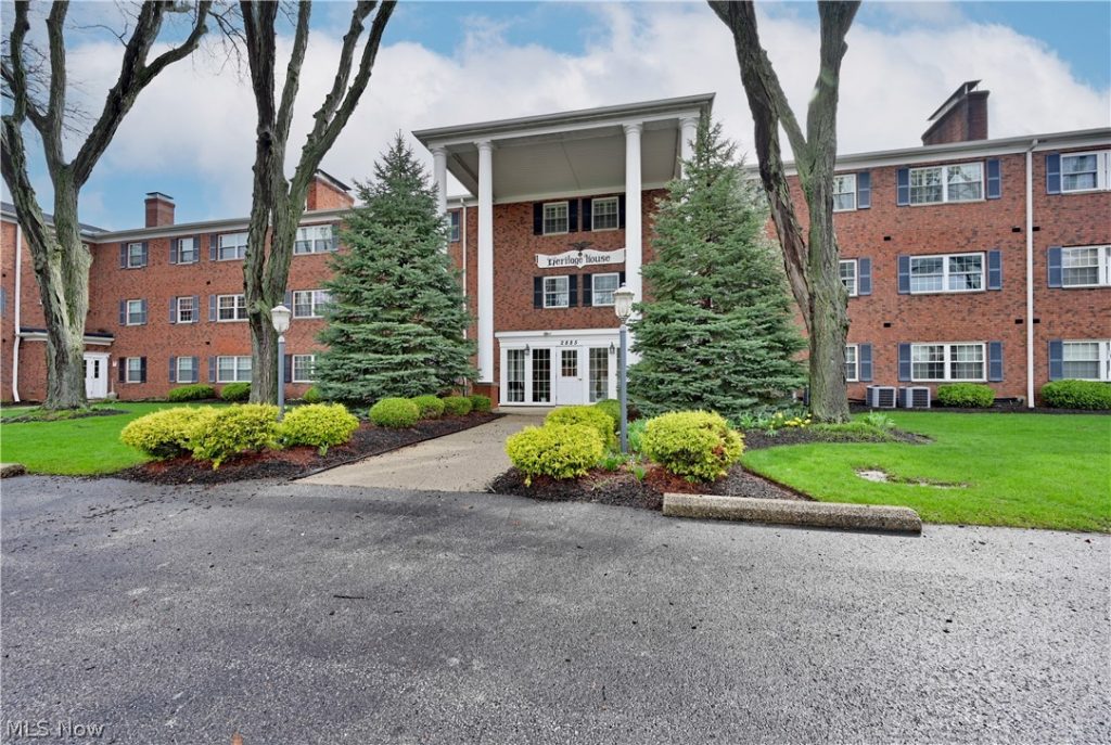 2885 Pease Drive #127, Rocky River, OH
