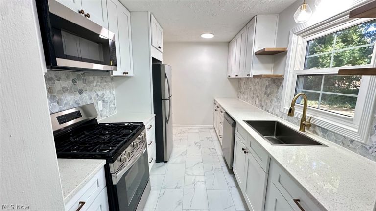 1271 Hereford Road, Cleveland Heights, OH - Photo 8