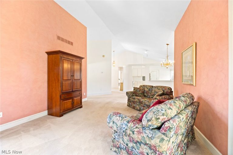 447 Armante Court, Akron, OH - Photo 5