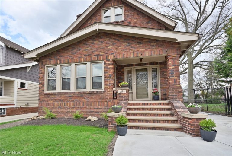 2163 Waterbury Road, Lakewood, OH, 44107