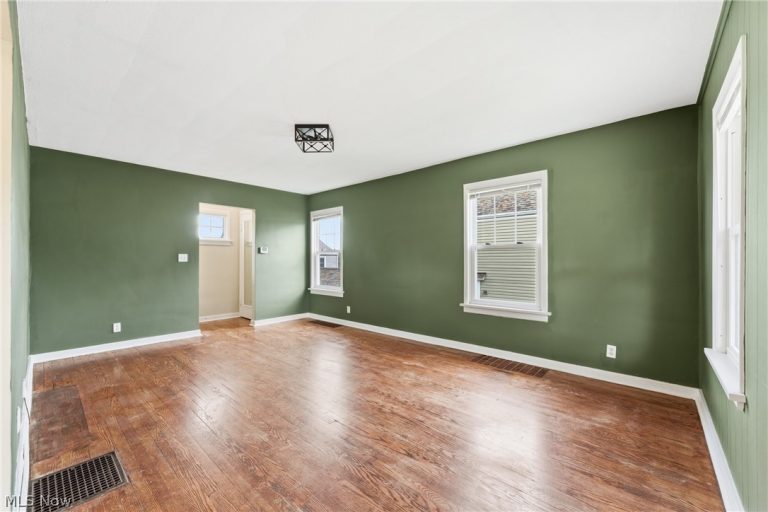 1618 Hobart Avenue, Massillon, OH - Photo 6