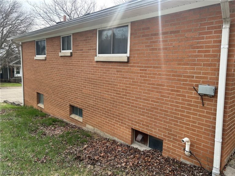 1618 Adams Street, Coshocton, OH - Photo 3