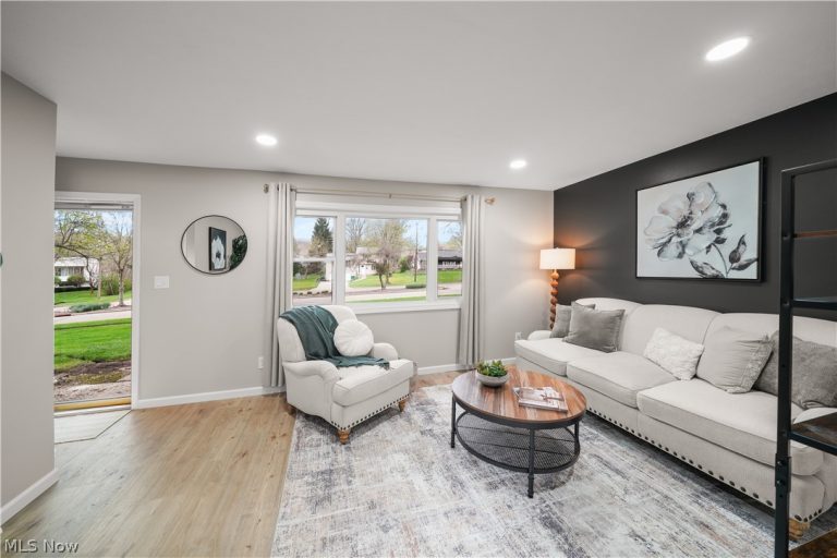 2051 Presidential Parkway #28, Twinsburg, OH - Photo 2