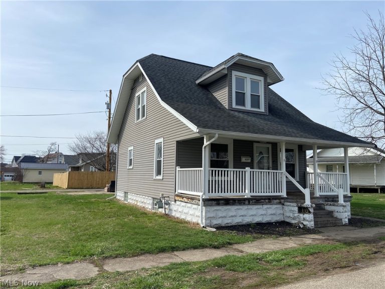 428 Chestnut Street, Newcomerstown, OH, 43832